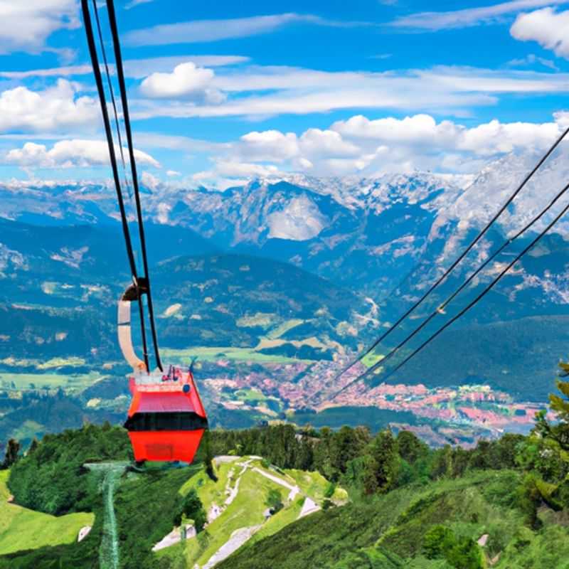 Passear pelo centro histórico de Partenkirchen durante a temporada de esqui em Garmisch&#45;Partenkirchen&#44; Alemanha