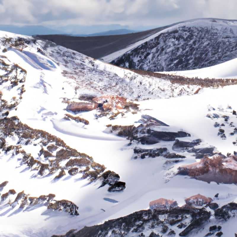 Quatre personnes dévalent les pentes enneigées du mont Hotham en Australie, profitant de leur semaine de vacances au ski dans cette station réputée pour ses conditions de glisse exceptionnelles.