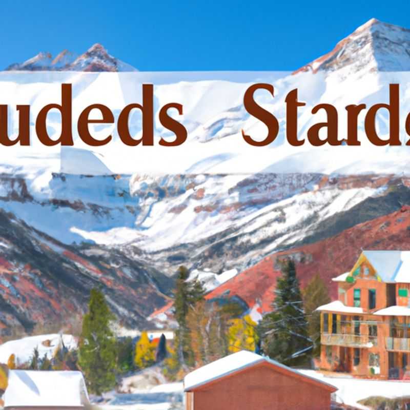 Un esquiador solitario desciende por las pistas vírgenes de Telluride, Estados Unidos, en unas vacaciones de esquí de 5 días durante la temporada alta, rodeado del impresionante paisaje montañoso cubierto de nieve.